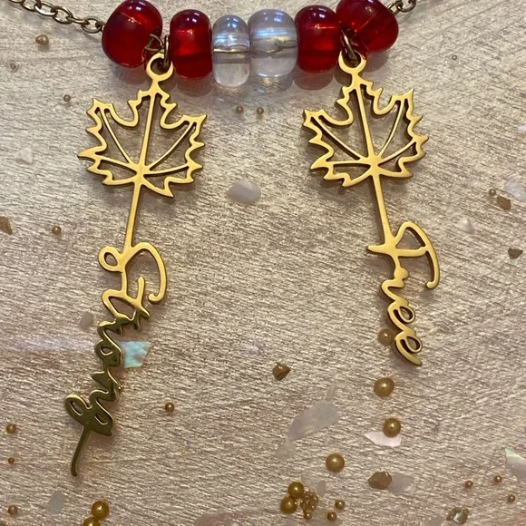 🇨🇦 Strong & Free Necklace 🇨🇦 - Picture 2 of 13